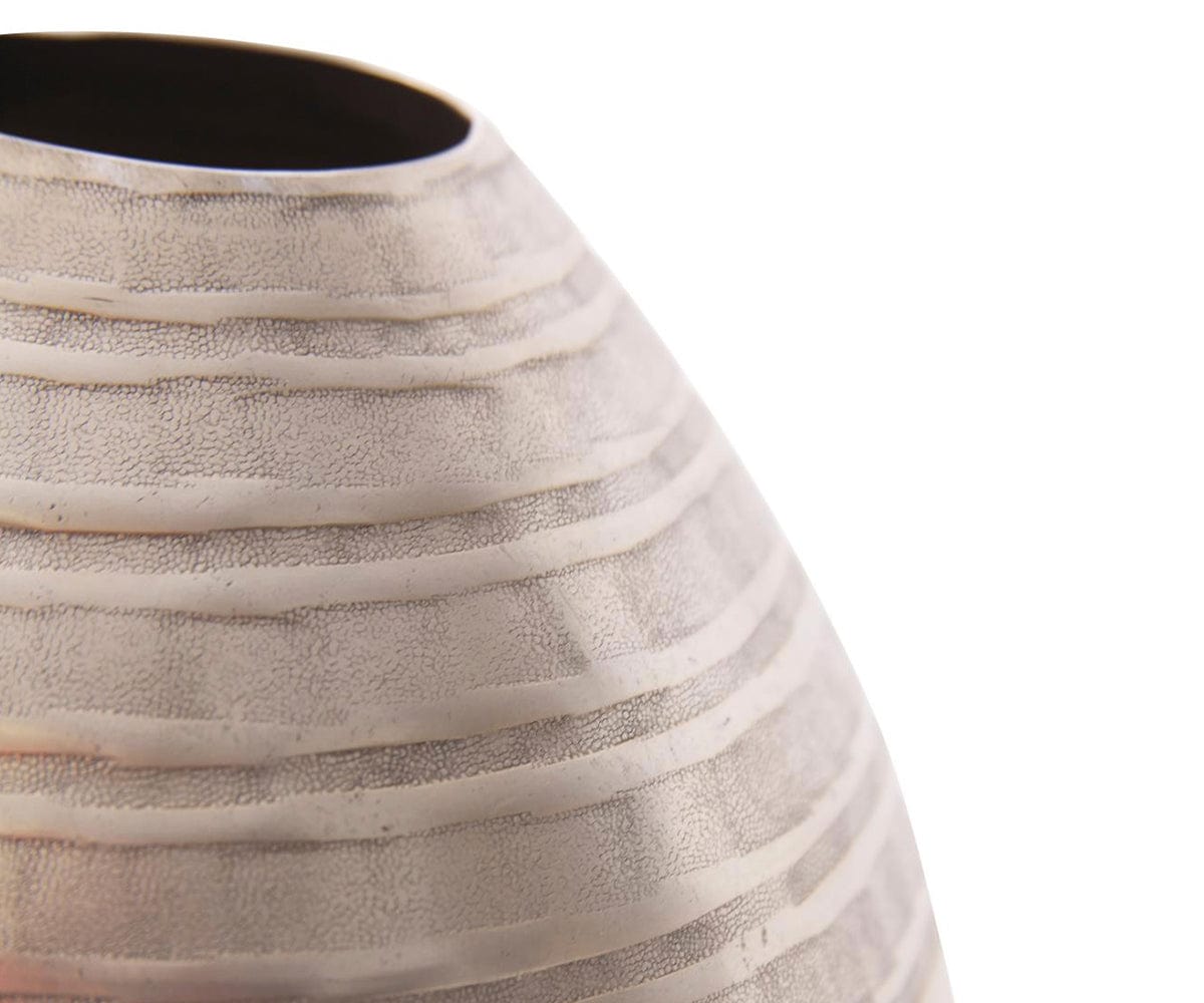 Petit vase à champagne ciselé