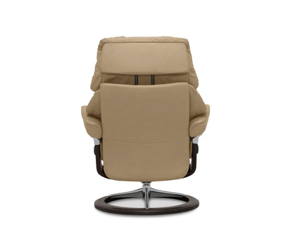 Fauteuil inclinable et ottoman Stressless® Reno avec base Signature - Sable